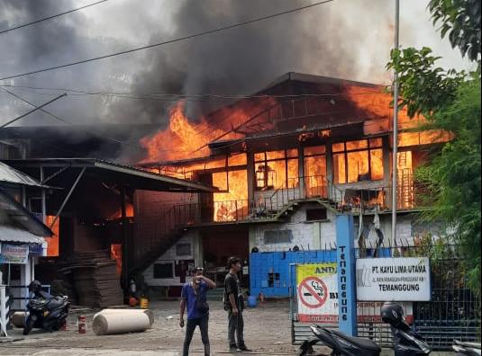 Kebakarab di Pabrik di Temanggung