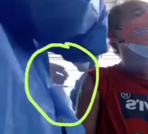 Waduh, Viral Video Perawat Diduga Tak Menyuntikan Cairan Vaksin, Ini Tanggapan Netizen