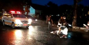 Motor Diduga Selip, Gadis Remaja Tewas Tertabrak Mobil di Mojokerto