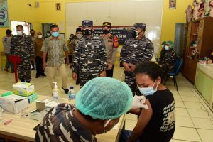 TNI AL Gelar Vaksinasi Covid-19 di SMAN 40 Jakarta Utara