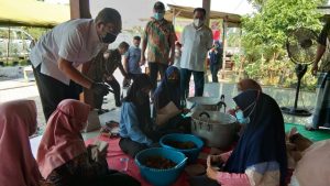 Kunjungi Dapur Umum Ponpes Segoro Agung, Wakil Ketua DPRD Jatim Beri Dukungan