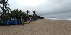 Hari Terakhir PPKM, Ratusan Pedagang Pantai Legian Berharap Bisa Jualan Lagi