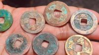 Penemuan Uang Kuno Ukiran Huruf China Jadi Rebutan Warga Lamongan