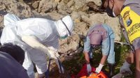 Warga Temukan Mayat Bertato ‘Bones’ Terjepit di Karang Pantai Jonggring Saloka Malang