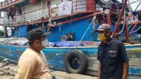 Hari Pertama Mogok Kerja, Bendera Putih Bertulis Nelayan Berduka Bertebaran di Pelabuhan Muara Baru