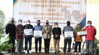 Dinas Pertanian Kota Batu Serahkan Bantuan Kandang Komunal di Dusun Brau