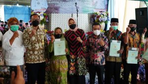 Wali Kota Batu Serahkan 138 Sertifikat Redistribusi Tanah Warga Tulungrejo