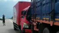 Sopir Truk Box J&T Express Diduga Ngantuk Tabrak Truk Tronton Parkir, Warga Asal Malang Meregang Nyawa