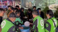 Sahur Gratis dan Gerakan Sosial Cuci Piring Bersama di Rawon Bidadari Kediri