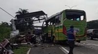 Bus Wisata Kecelakaan di Tol Sumo 12 Orang Meninggal