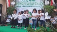 Bangkit Dari Banjir Bandang, Kampung Putih Kampanyekan Bersih Kaliku Putih Kampungku dalam Festival Kali Brantas