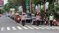 Pengguna Jalan di Batos Mengheningkan Cipta Saat Hari Pahlawan