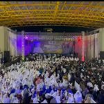 Ribuan Masyarakat Hadiri Ngaji Bareng Cak Nun untuk Peringati Isra MI’raj