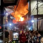 Diduga Tersambar Petir, Pipa BBM di Depo Pertamina Plumpang Jakarta Utara Terbakar 