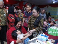 Bersama Ganjar dan Gibran, Puan Hadiri Pencanangan Imunisasi IPV 2 di Jateng