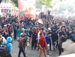 Demo Kota Malang Ricuh,Tolak Upaya DPR RI Kangkangi Keputusan MK Tentang Pilkada