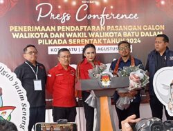 Dengan Naik Jeep Kris Dayanti Dan Kresna Dewanata Phrosakh Daftar Calon Walikota dan Wakil Walikota Batu